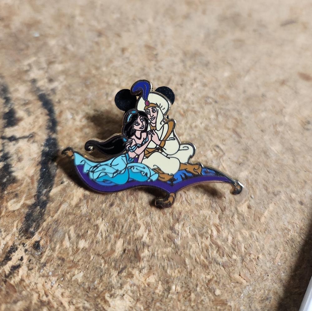 SOLD Aladdin And Jasmine Disney Parks Pin